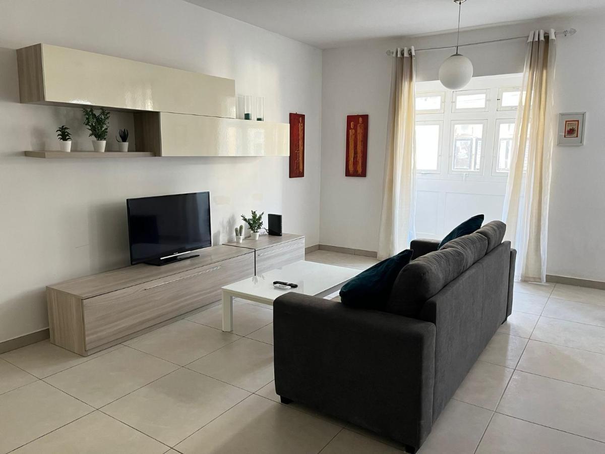 Superb 3Br Apt Close To Seafront Gzira Esterno foto